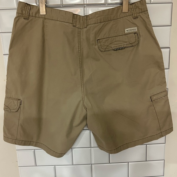 Columbia Women’s Cargo Shorts Size 16 - Picture 4 of 9